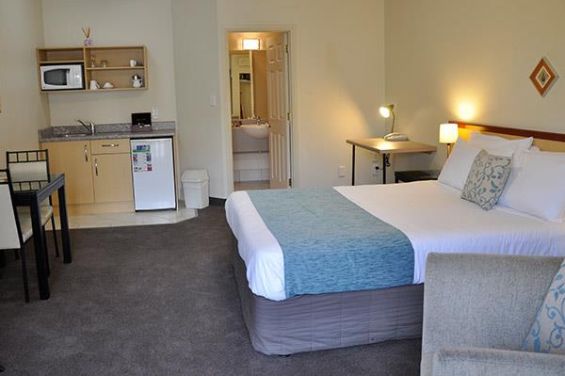 Deluxe Studio - comfortable queen-size bed