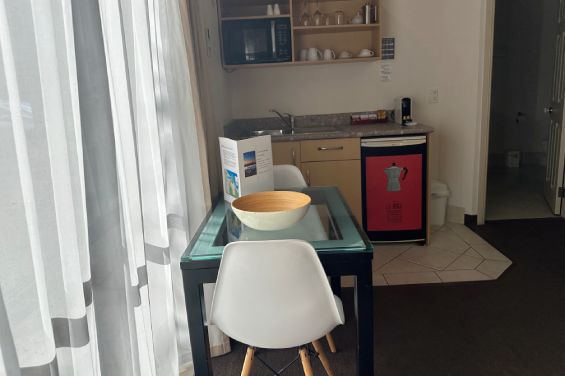 Deluxe Studio - kitchenette
