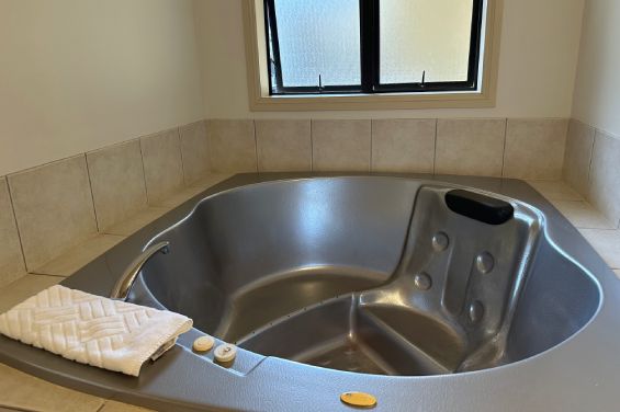 Executive Spa Suite - relaxing spa bath