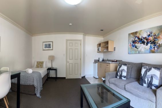 One Bedroom Suite - Family - living area